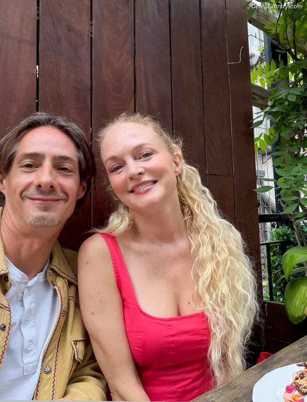 Heather Graham photo 7 of 483