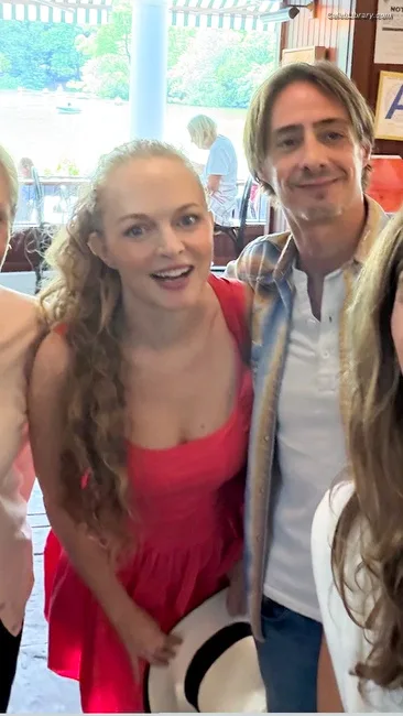 Heather Graham photo 8 of 483
