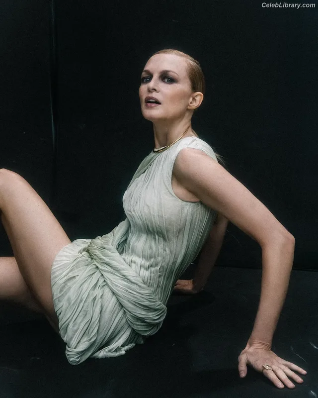 Heather Graham photo 24 of 483