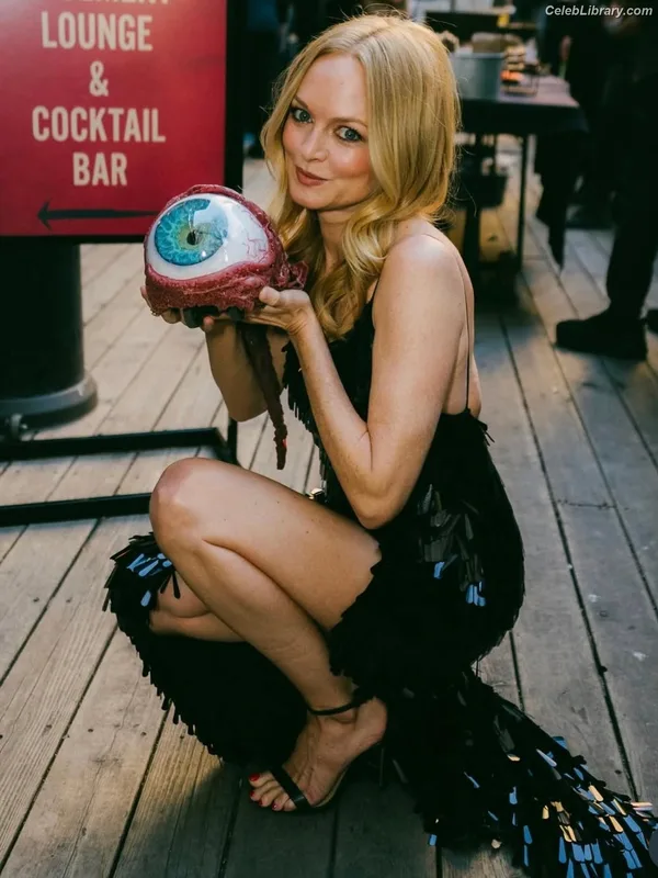 Heather Graham photo 20 of 483