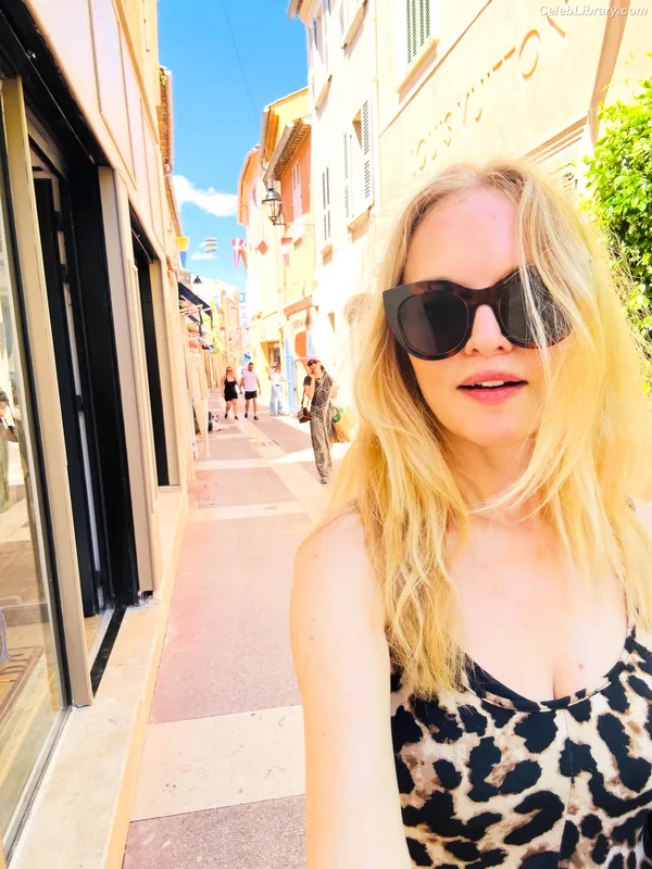 Heather Graham photo 18 of 483