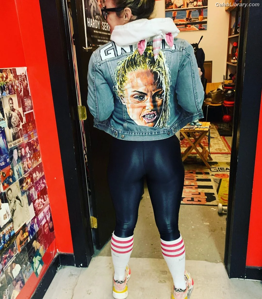 Heather Hardy photo 5 of 420