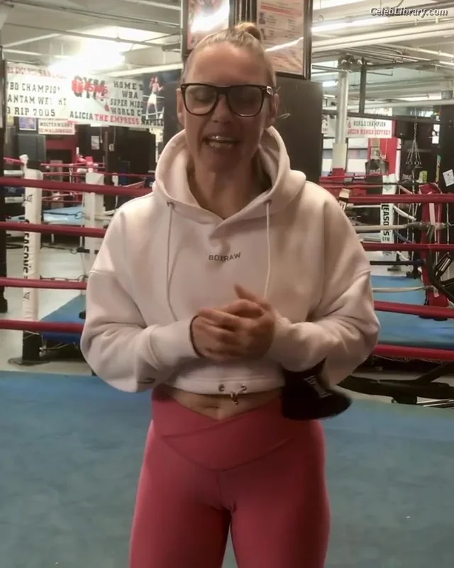 Heather Hardy photo 2 of 421