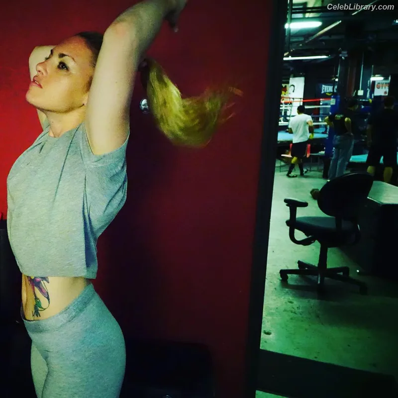 Heather Hardy photo 15 of 421