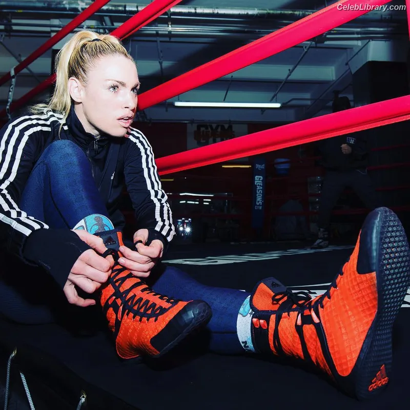 Heather Hardy photo 22 of 421