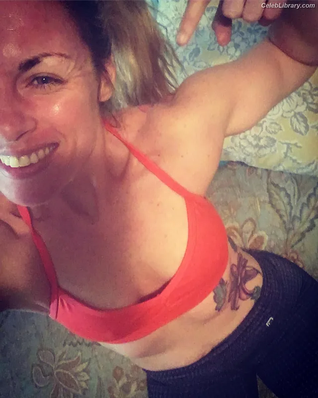 Heather Hardy photo 10 of 421