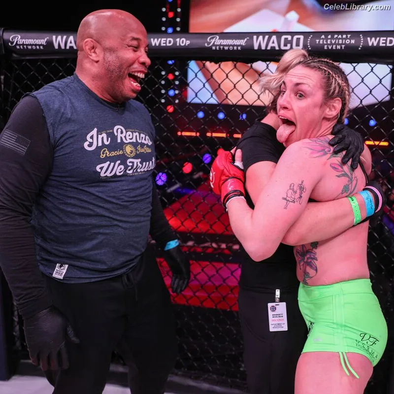 Heather Hardy photo 13 of 421