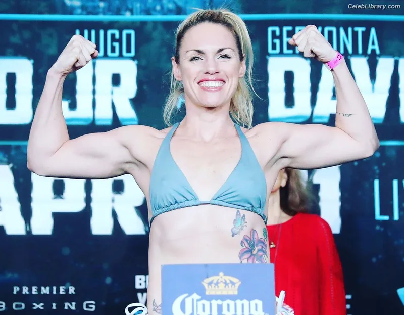 Heather Hardy photo 16 of 421