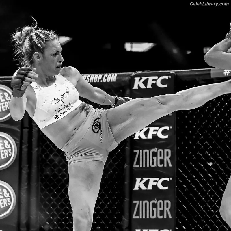 Heather Hardy photo 18 of 421