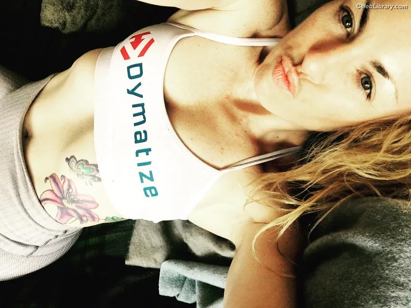 Heather Hardy photo 9 of 421