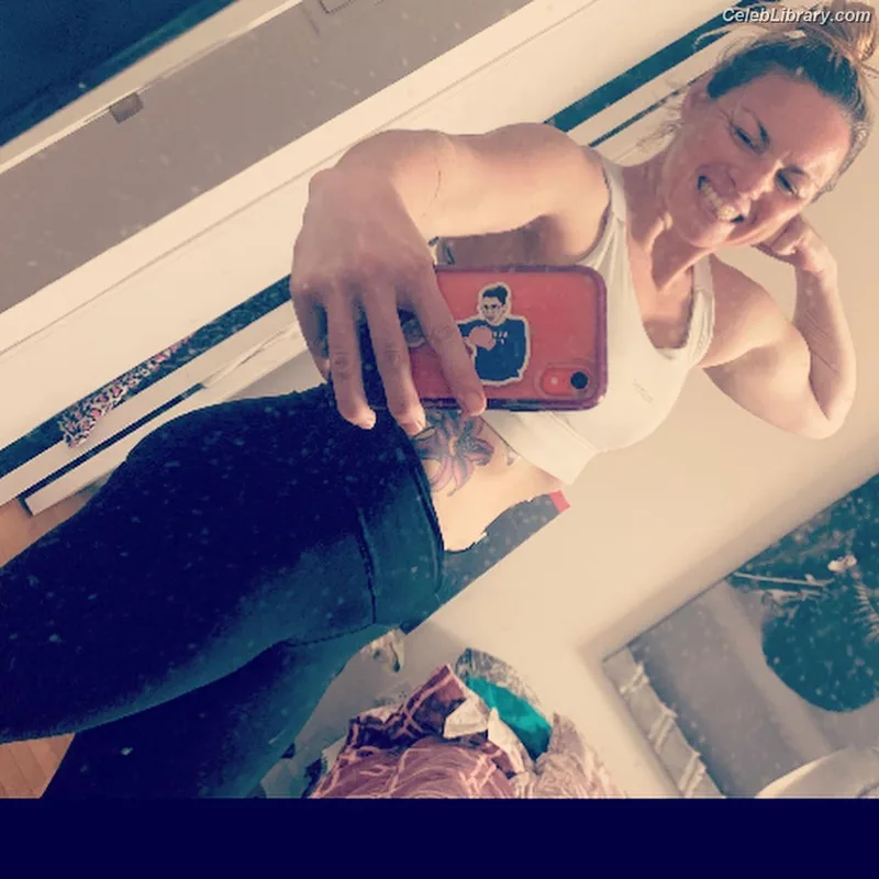 Heather Hardy photo 20 of 421
