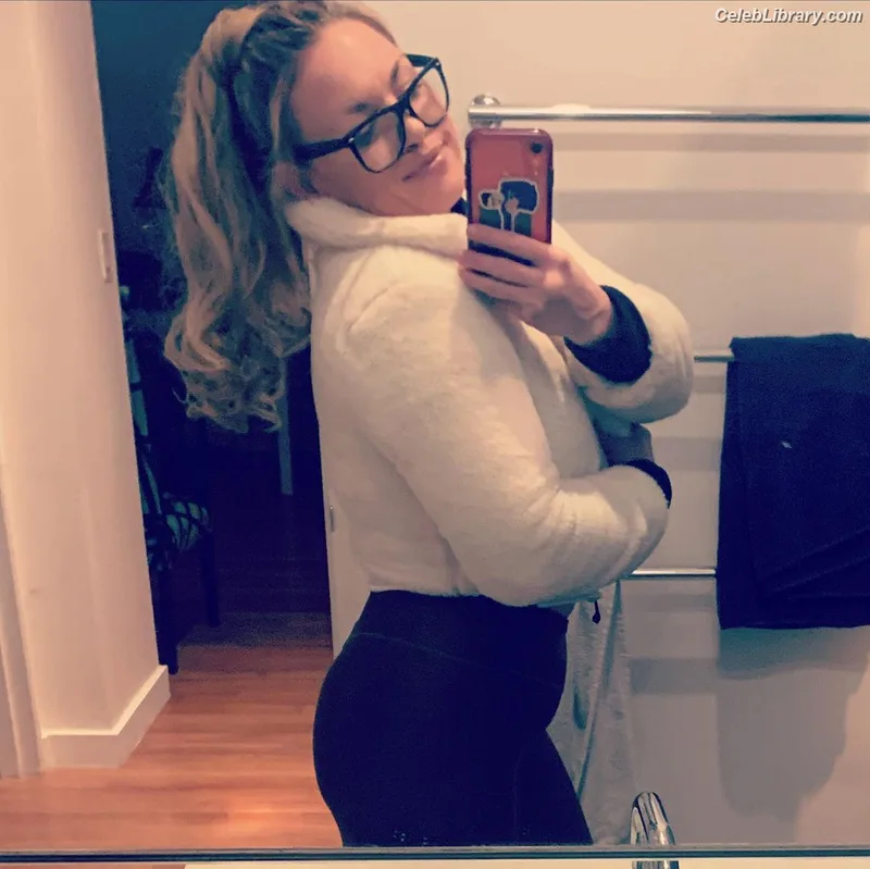 Heather Hardy photo 21 of 421