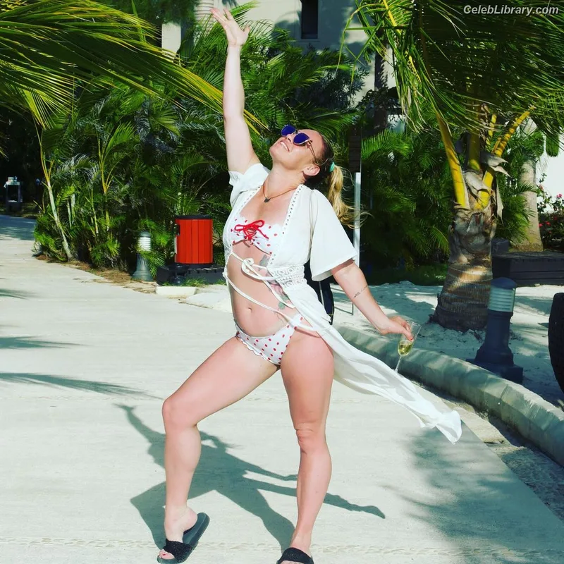Heather Hardy photo 15 of 421