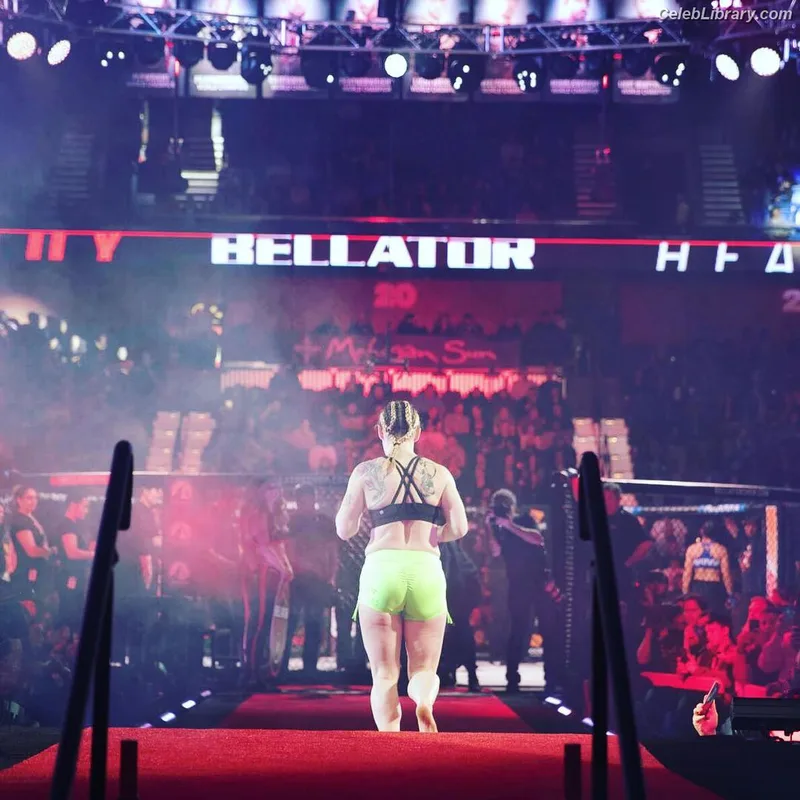 Heather Hardy photo 3 of 421