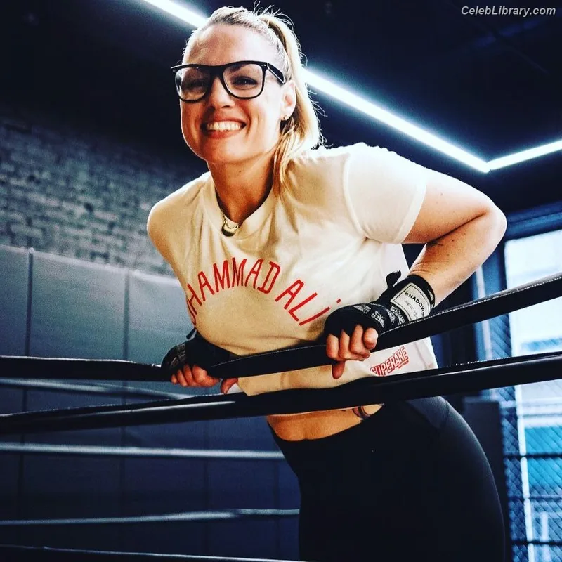 Heather Hardy photo 12 of 421