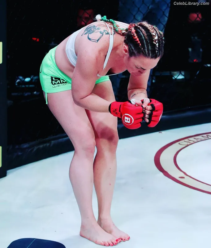 Heather Hardy photo 17 of 421
