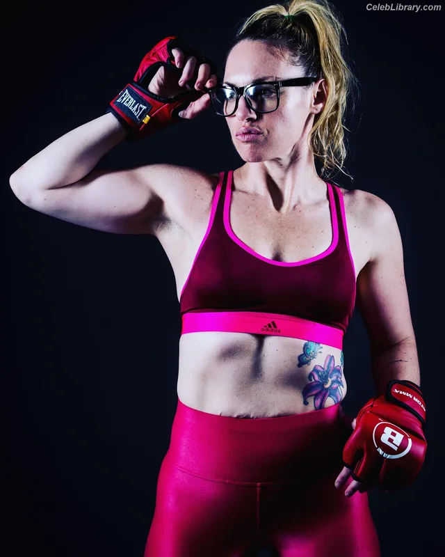 Heather Hardy photo 4 of 421