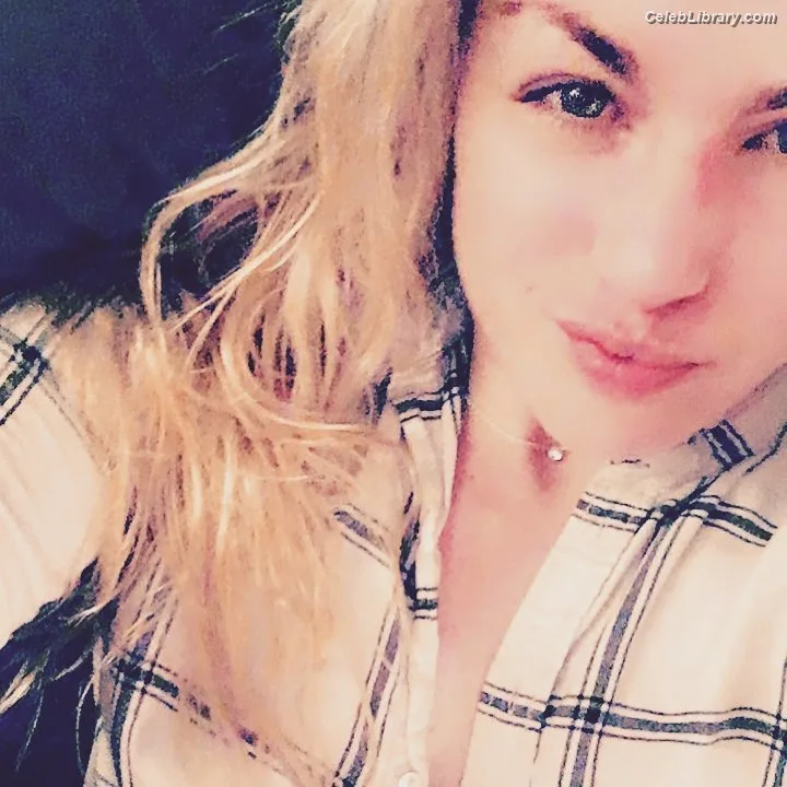 Heather Hardy photo 8 of 421