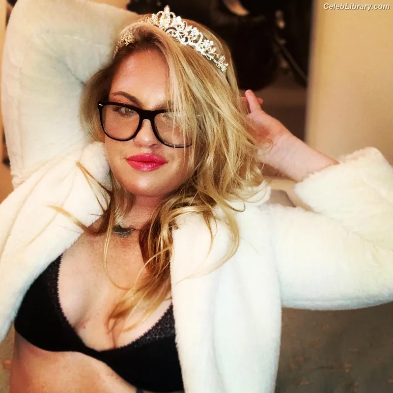 Heather Hardy photo 13 of 421
