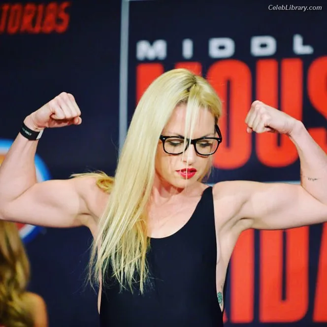 Heather Hardy photo 14 of 421