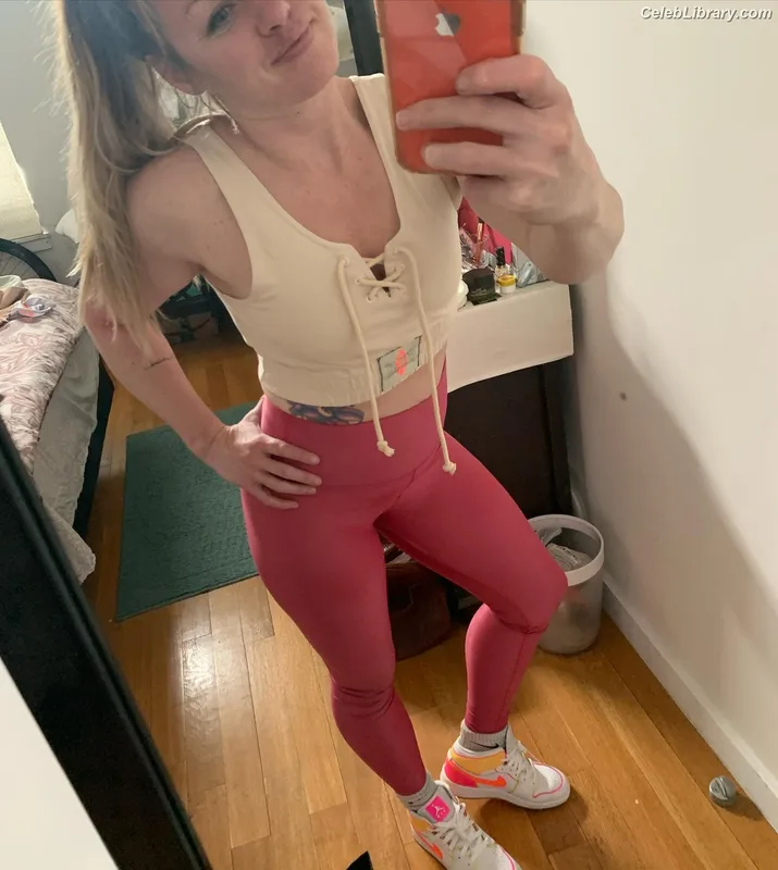 Heather Hardy photo 1 of 421
