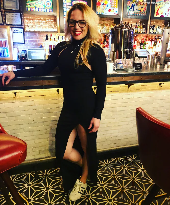 Heather Hardy photo 14 of 421