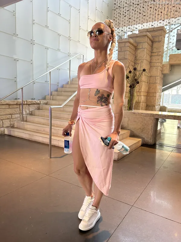 Heather Hardy photo 20 of 421