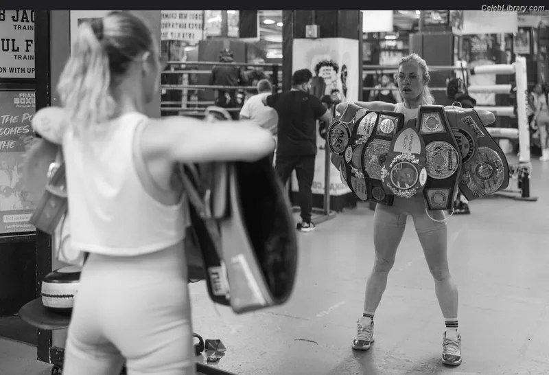 Heather Hardy photo 2 of 421