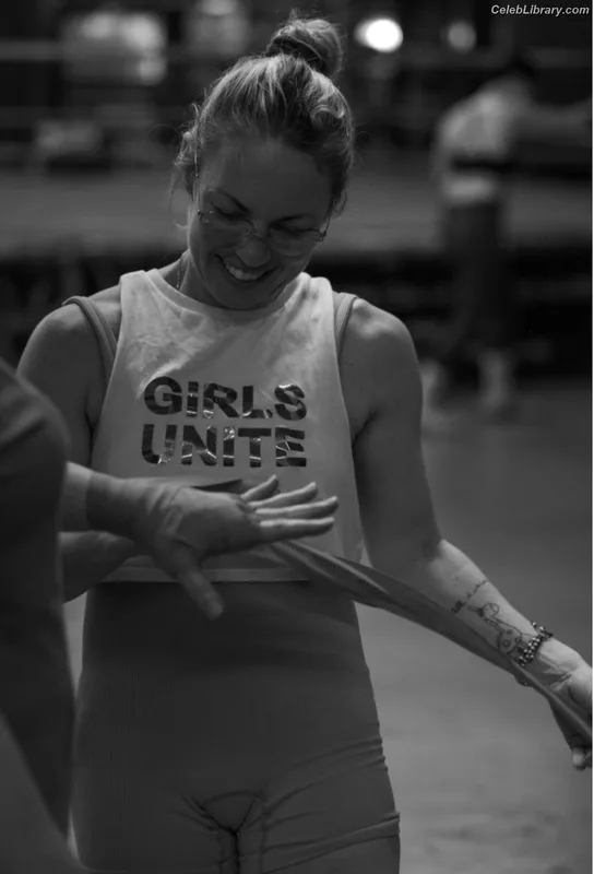 Heather Hardy photo 3 of 421