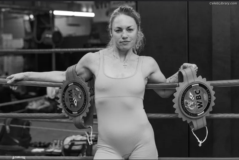 Heather Hardy photo 6 of 421