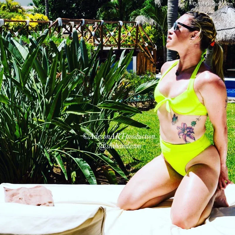 Heather Hardy photo 11 of 421