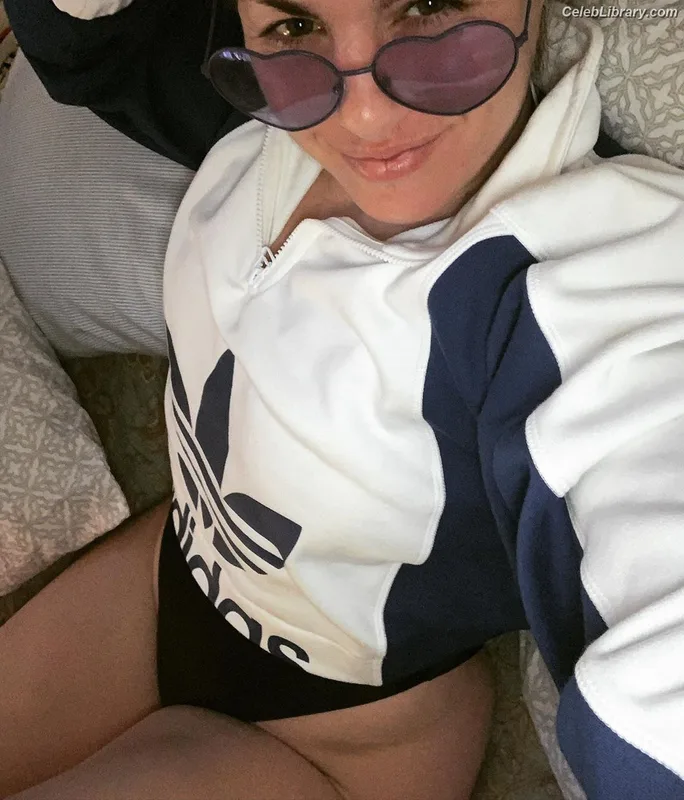 Heather Hardy photo 15 of 421