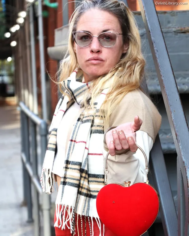 Heather Hardy photo 18 of 421