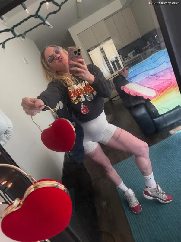 Heather Hardy photo 7 of 421