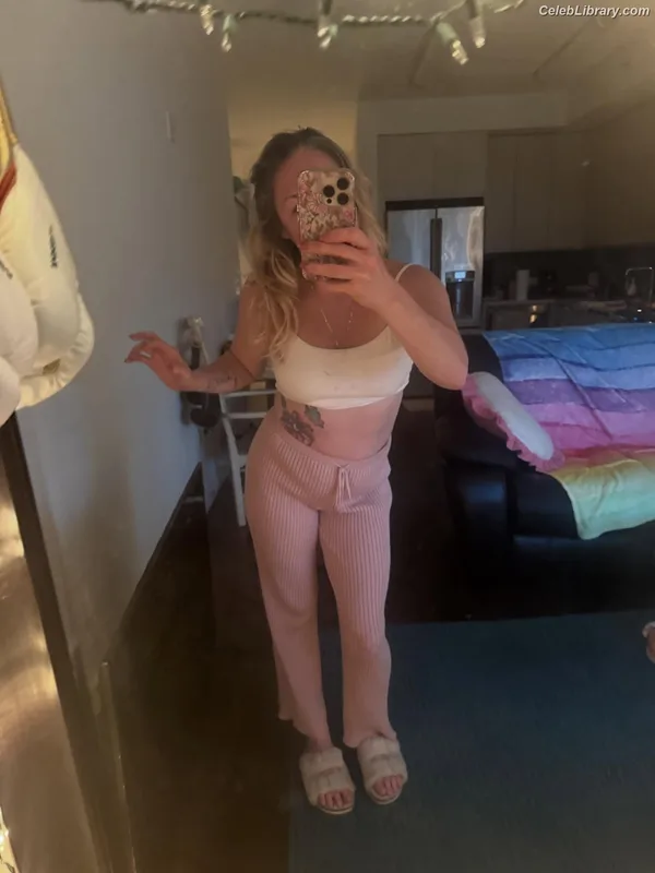 Heather Hardy photo 10 of 421