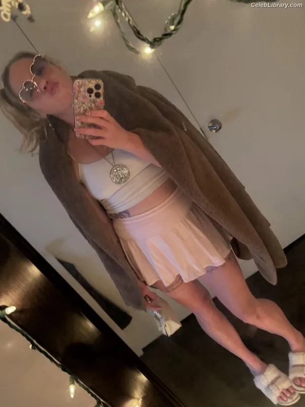 Heather Hardy photo 11 of 421