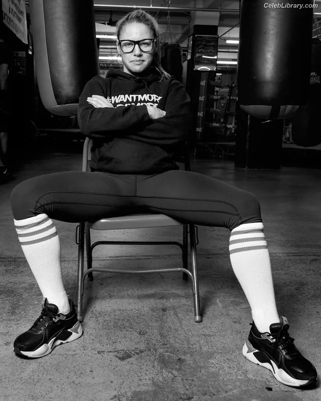 Heather Hardy photo 2 of 421