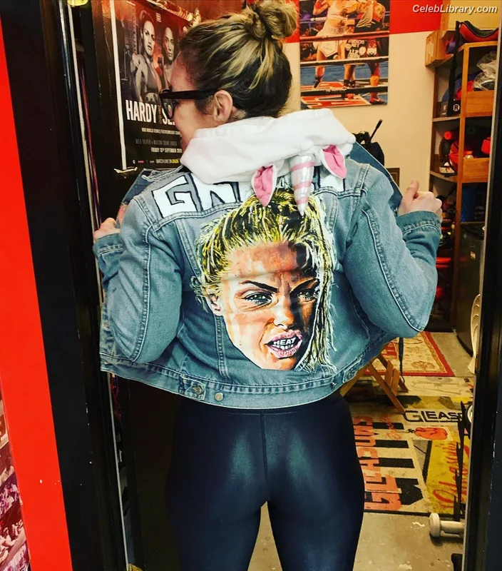 Heather Hardy photo 7 of 421