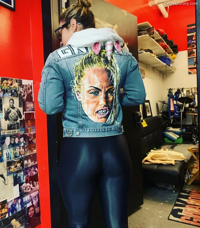 Heather Hardy photo 8 of 421