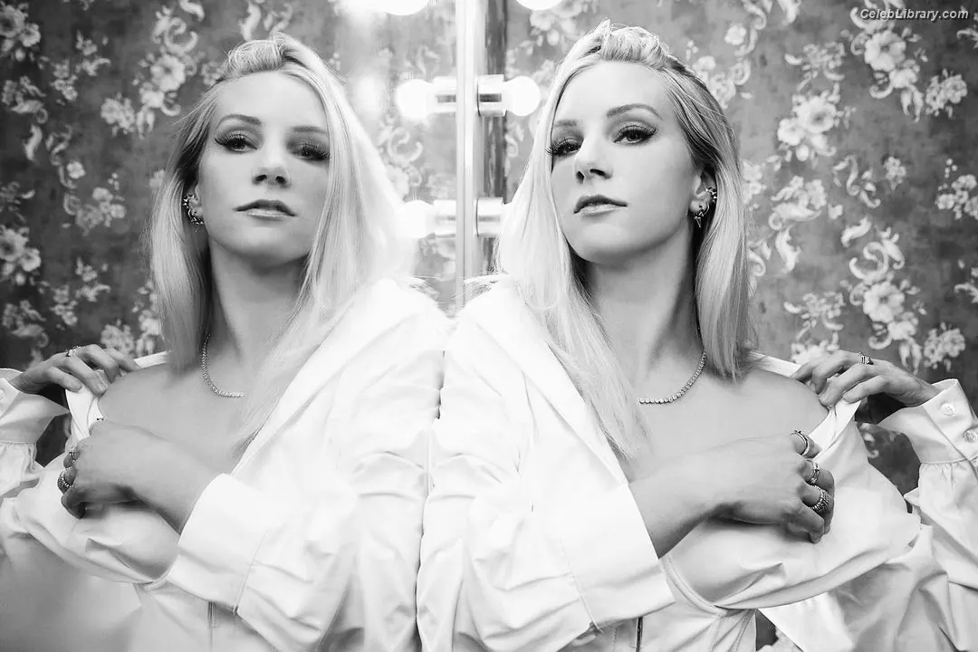 Heather Morris photo 22 of 180