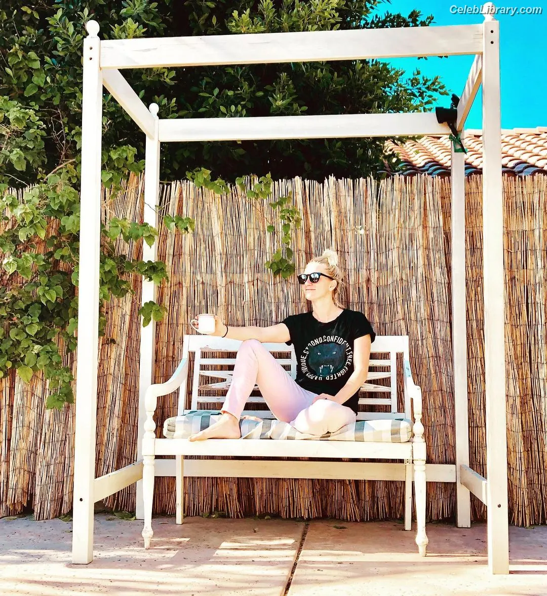 Heather Morris photo 1 of 180