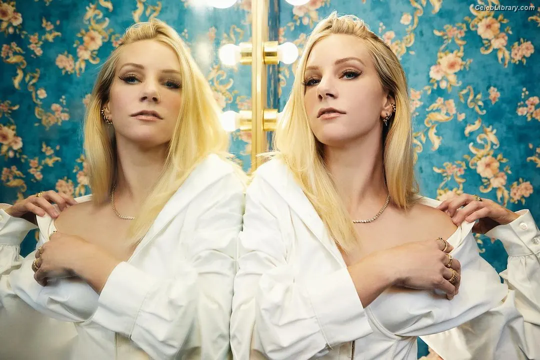 Heather Morris photo 11 of 180