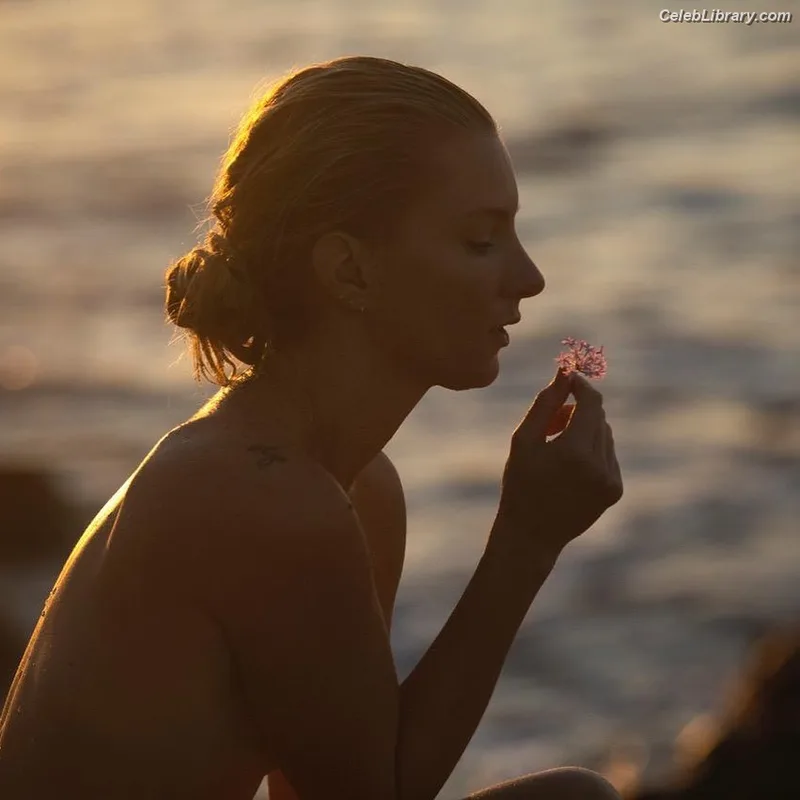 Heather Morris photo 4 of 181