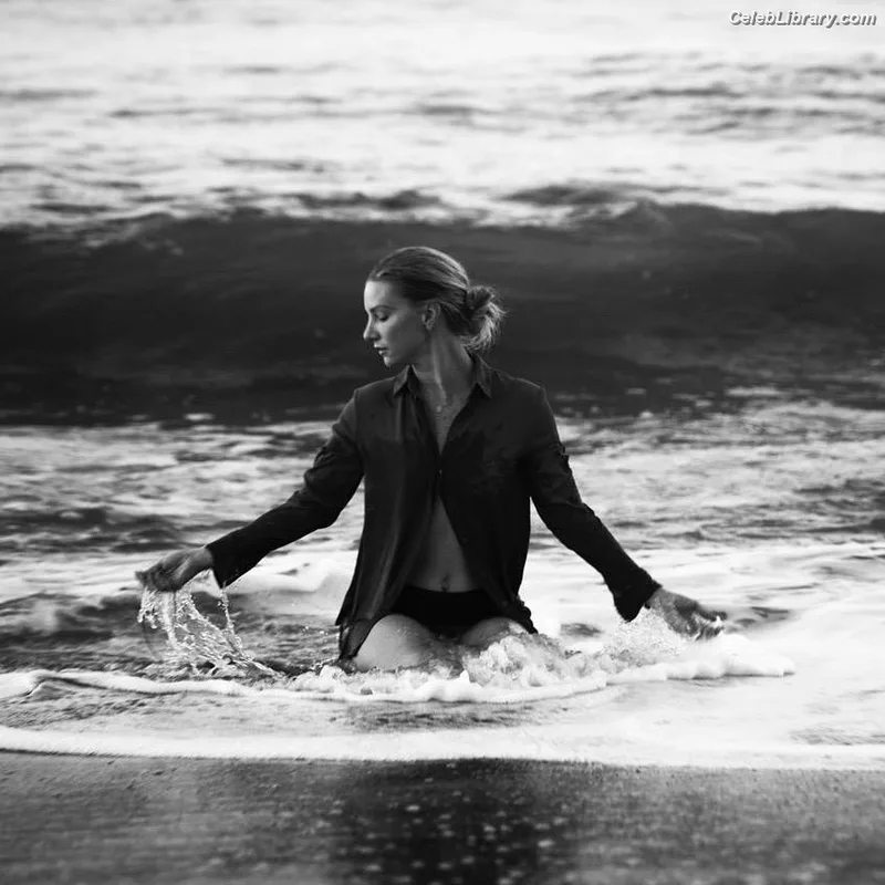 Heather Morris photo 10 of 181