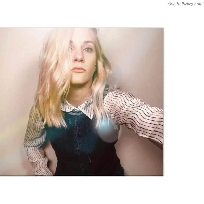 Heather Morris photo 8 of 181