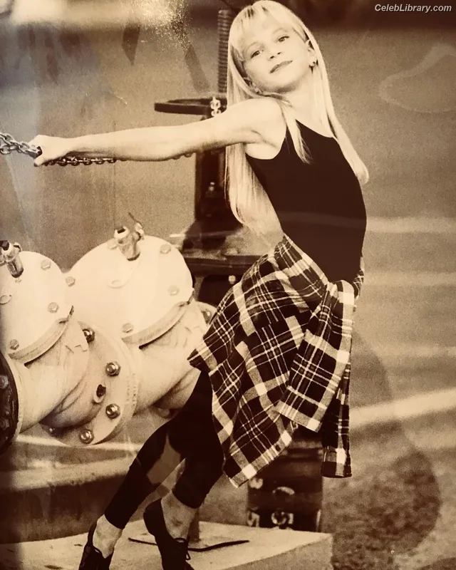 Heather Morris photo 16 of 181