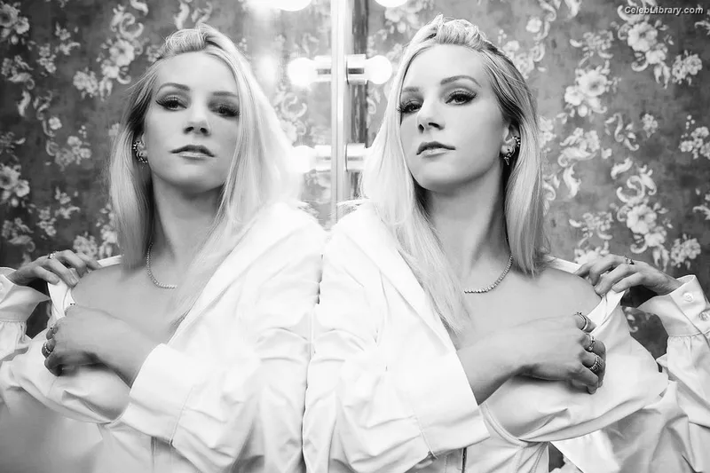 Heather Morris photo 22 of 181
