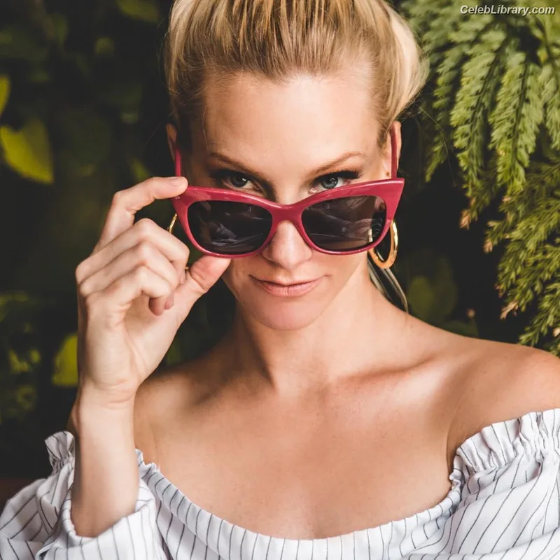 Heather Morris photo 17 of 181