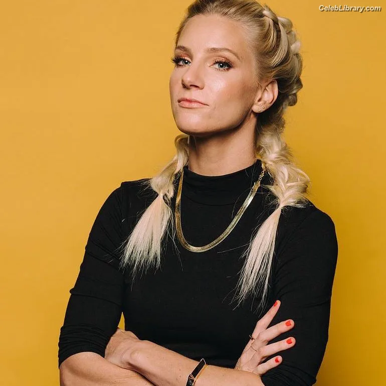 Heather Morris photo 7 of 181