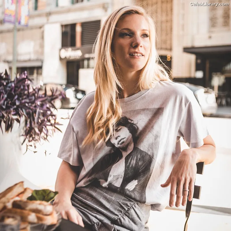 Heather Morris photo 8 of 181